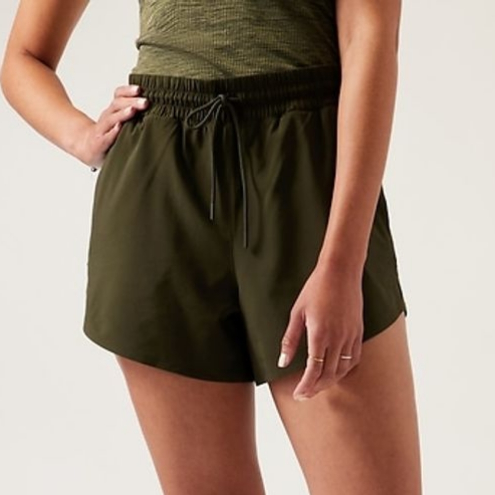 ATHLETA Crossroads Short Aspen Olive